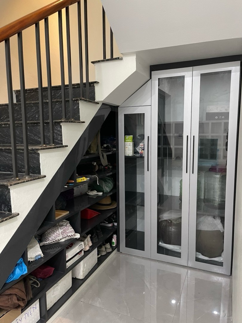 tủ gầm cầu thang zukoplast